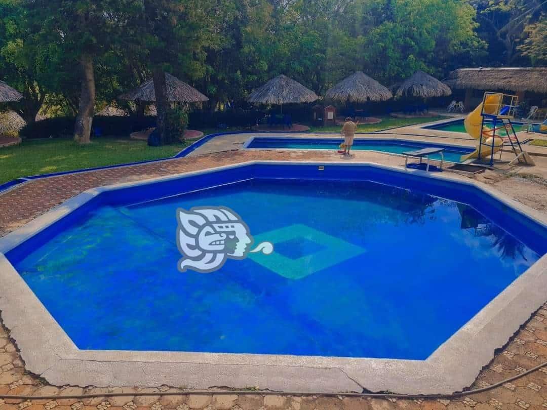 ¡Para refrescarse!; albercas de Nanchital están listas para recibir a visitantes