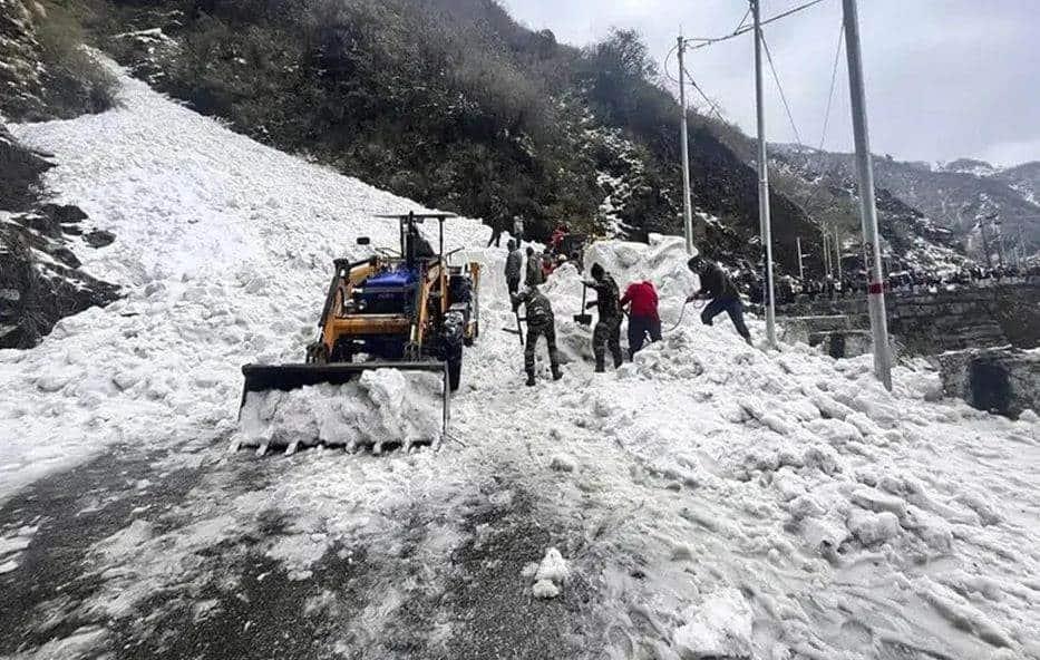 Avalancha deja siete muertos y más de 10 heridos en India