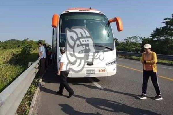 Falla mecánica deja varados a pasajeros en Las Choapas