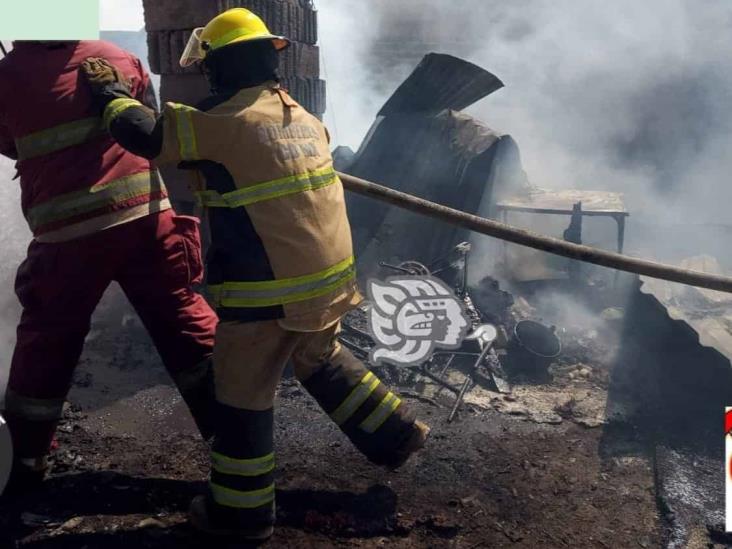 ¡En cenizas! Se incendia vivienda en Acultzingo