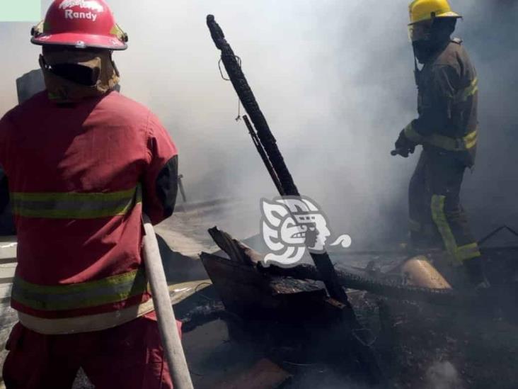 ¡En cenizas! Se incendia vivienda en Acultzingo