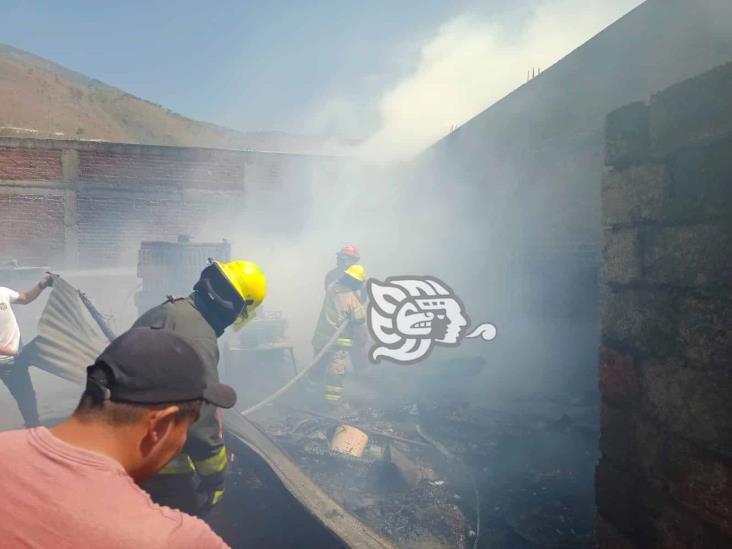 ¡En cenizas! Se incendia vivienda en Acultzingo
