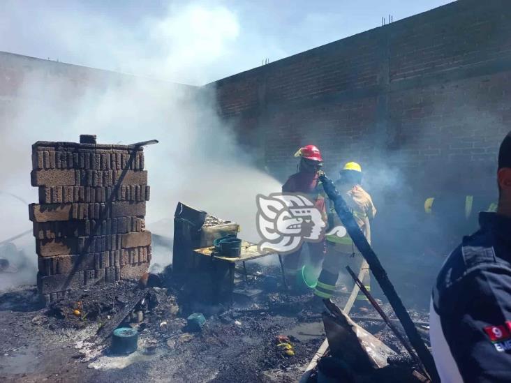 ¡En cenizas! Se incendia vivienda en Acultzingo