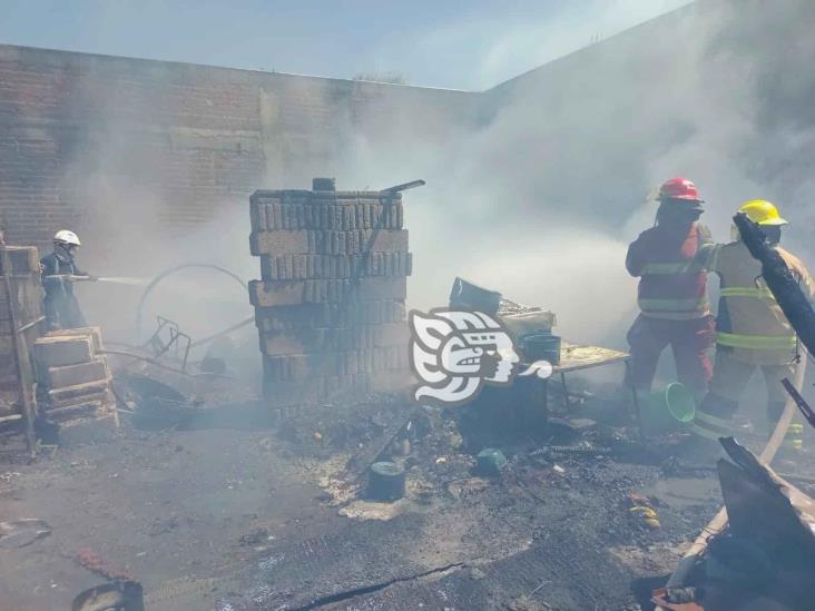 ¡En cenizas! Se incendia vivienda en Acultzingo