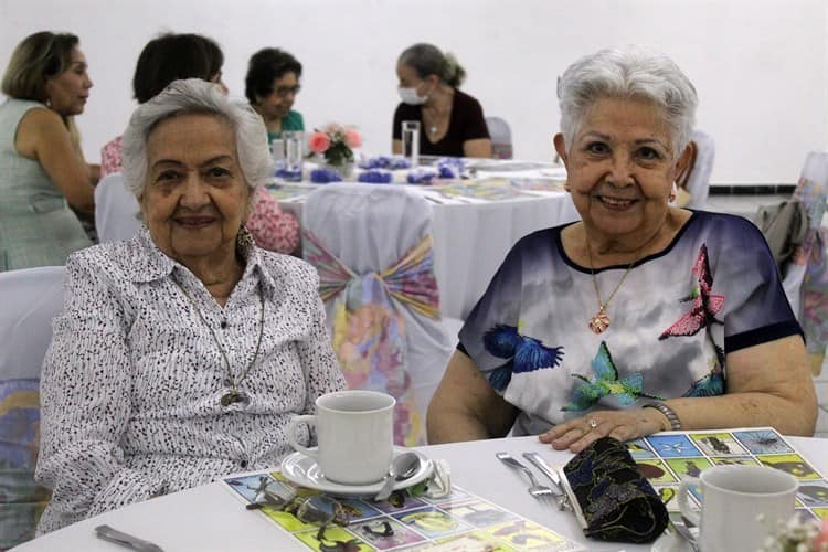 Comité de Damas del Club de Leones de Veracruz realizan Café con Causa