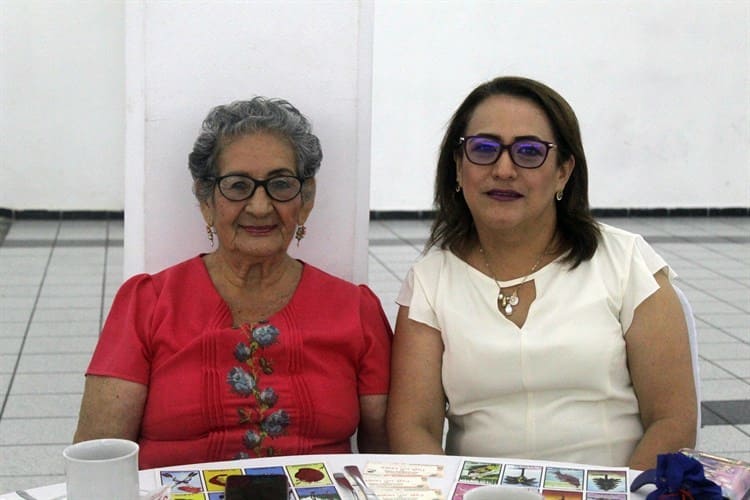Comité de Damas del Club de Leones de Veracruz realizan Café con Causa