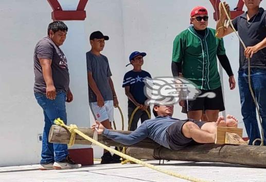 Juan Manuel Martínez Zeferino será Jesucristo en viacrucis de Jáltipan