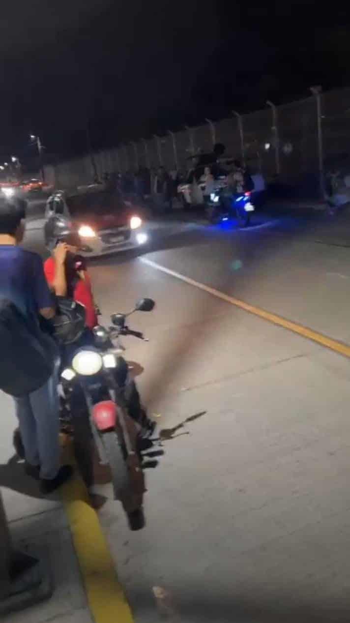 Chocan dos motociclistas en Cardel; conductores resultan lesionados