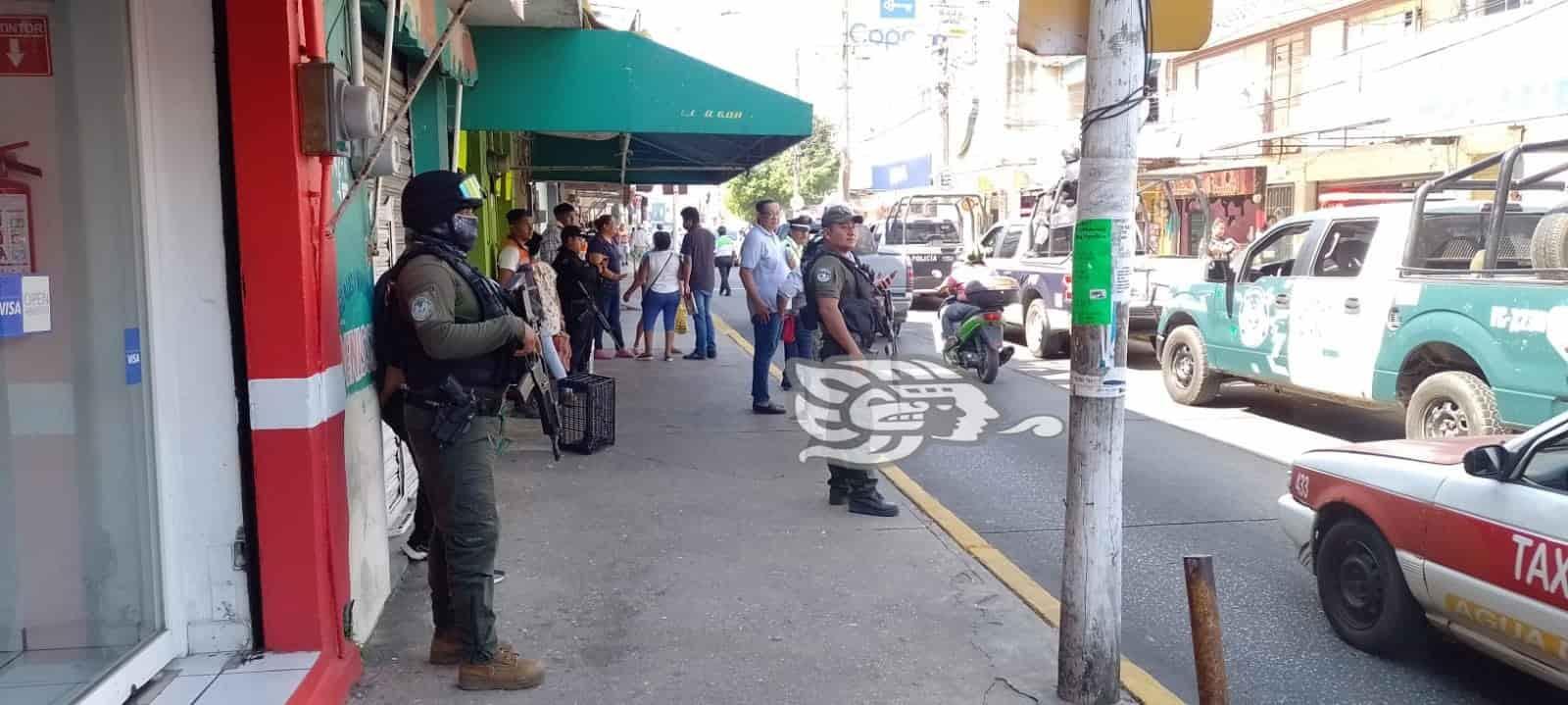 ¡Ponen orden!; en operativo liberan banquetas de vendedores ambulantes