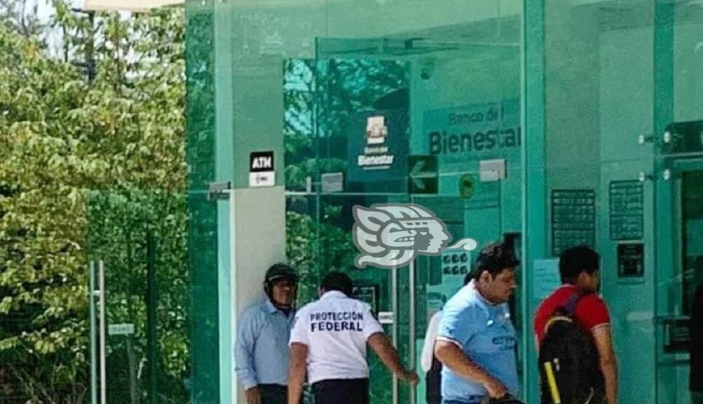 ¡Más vale prevenir!; refuerzan seguridad en Banco del Bienestar en Las Choapas