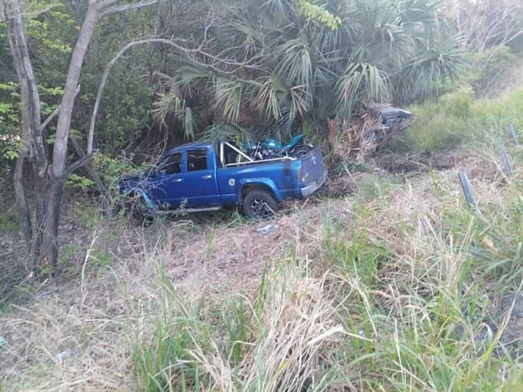 Vuelca camioneta con centroamericanos en Actopan