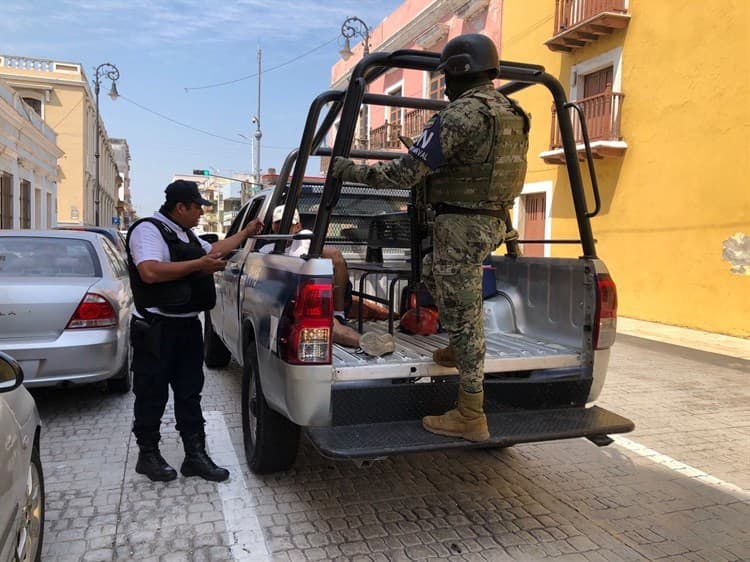 Detienen a sujeto robando celular en librería Mar Adentro, en Veracruz