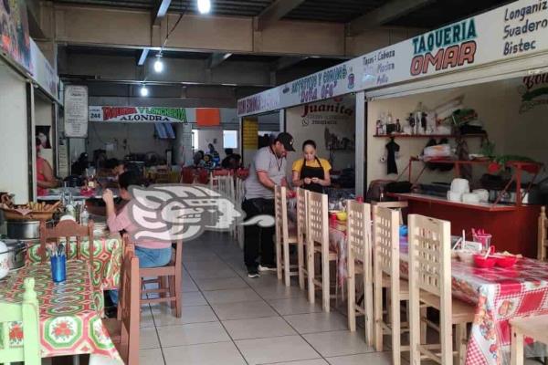 Reportan problemas con el drenaje en mercado municipal de Misantla
