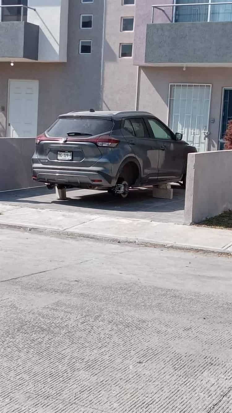 Desvalijan autos en Puente Moreno; los dejan sobre blocks