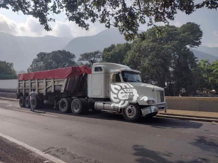 Accidente múltiple en La Laguna de Nogales genera movilización policial