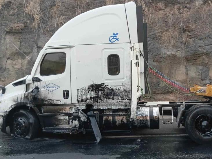 Tráiler sin frenos choca contra vehículos cerca de caseta de Plan del Río