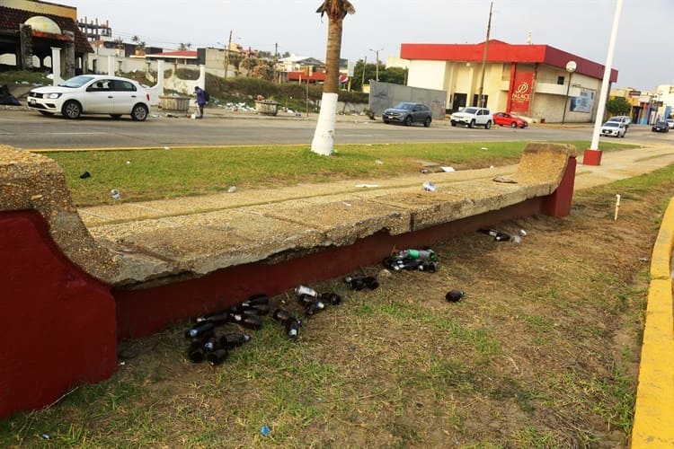 ¡Dejan su tiradero!; retiran toneladas de basura en el Malecón de Coatza