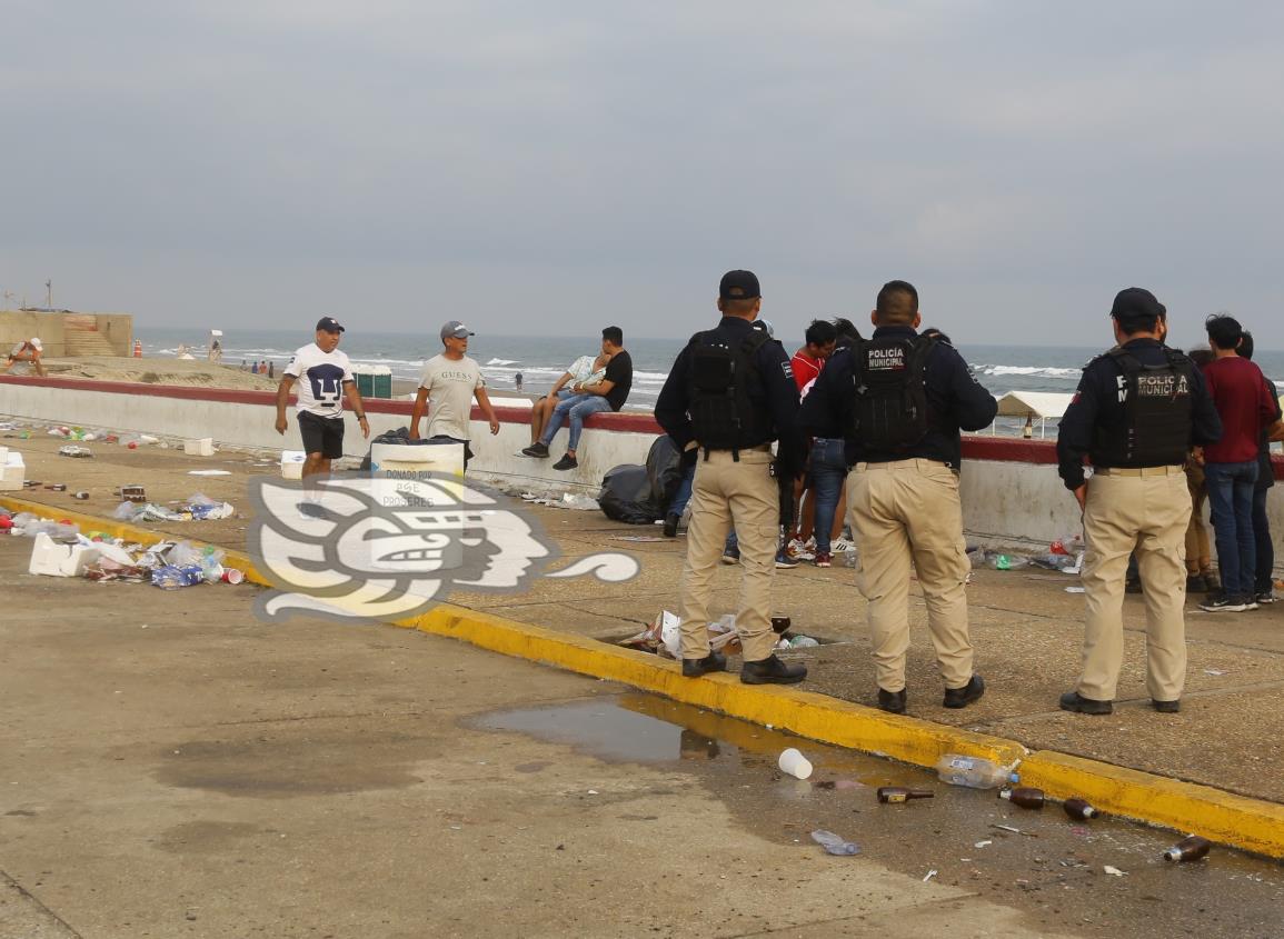 ¡Estuvo bueno el relajo! Les amanece a jóvenes en el Malecón Costero