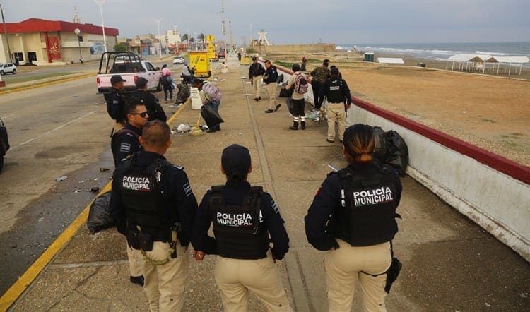 ¡Estuvo bueno el relajo! Les amanece a jóvenes en el Malecón Costero