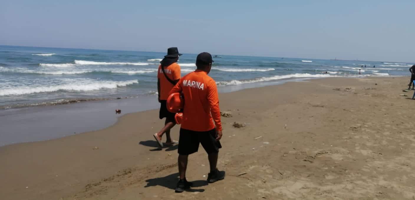 Hondureño se metió a nadar y fue jalado por el fuerte oleaje en la playa de Coatzacoalcos