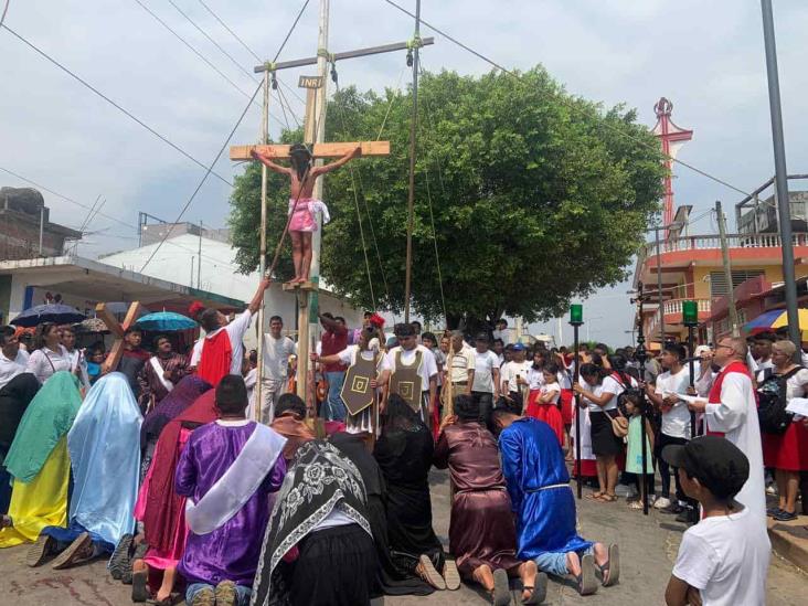 Plegarias durante viacrucis en Acayucan; reportan saldo blanco