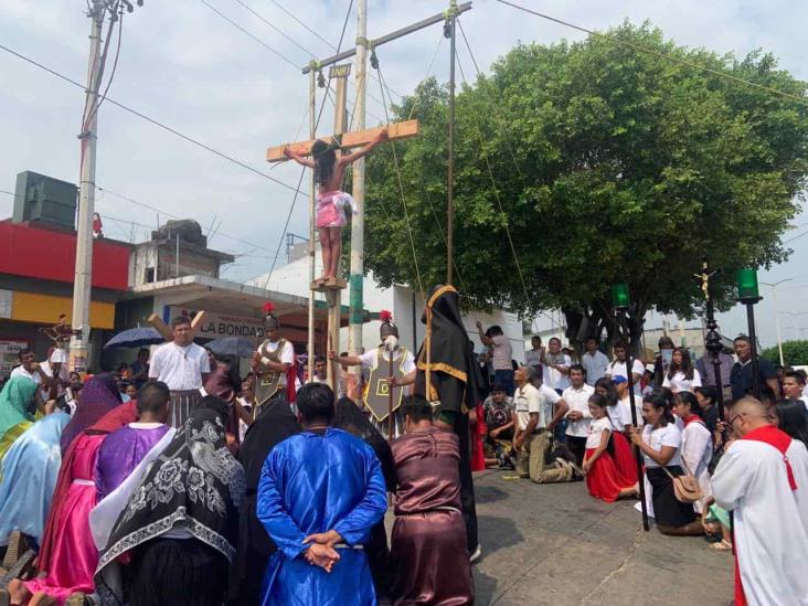 Plegarias durante viacrucis en Acayucan; reportan saldo blanco