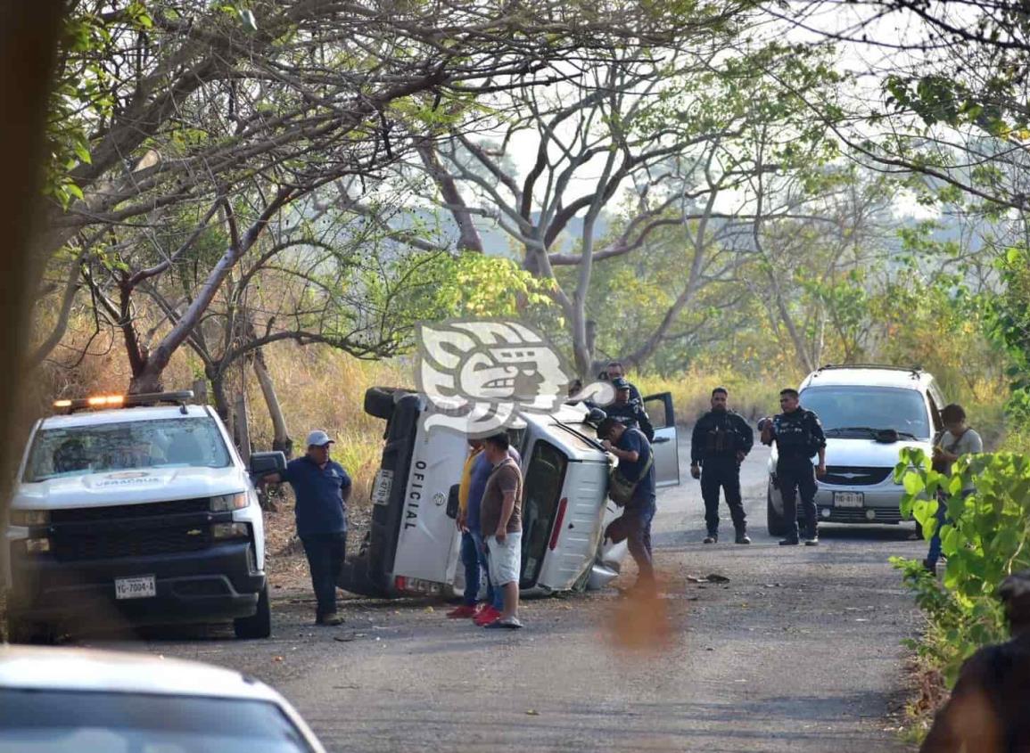 ¡borrachazo! Ebrios policías de Mecayapan sufren volcadura; un muerto (+Video)