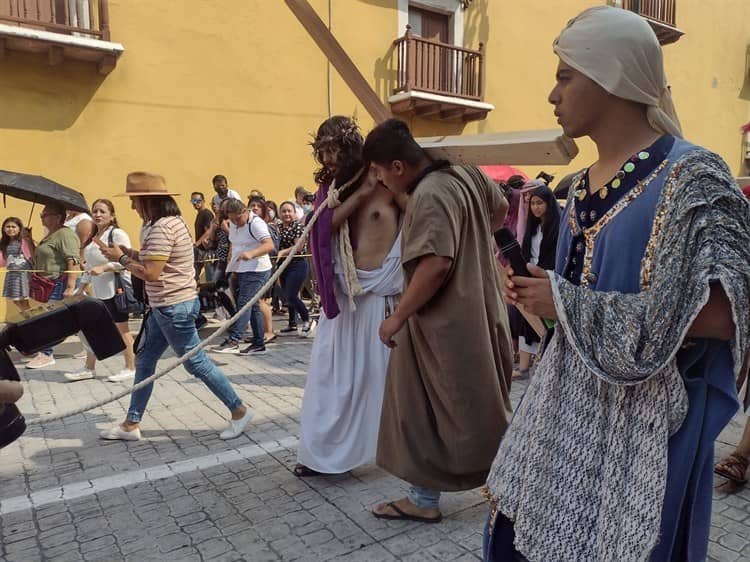 Con Viacrucis, representan la Pasión de Cristo en Veracruz (+video)