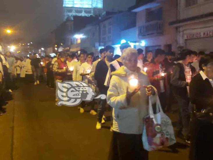 Silencio total, en procesión dolorosa, para no olvidar sacrificio de Jesús