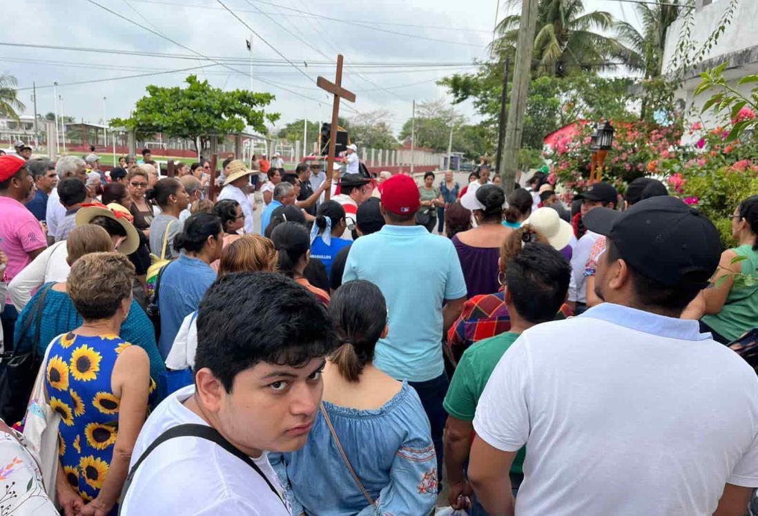 Feligreses realizan viacrucis este viernes santo en calles de Cosamaloapan