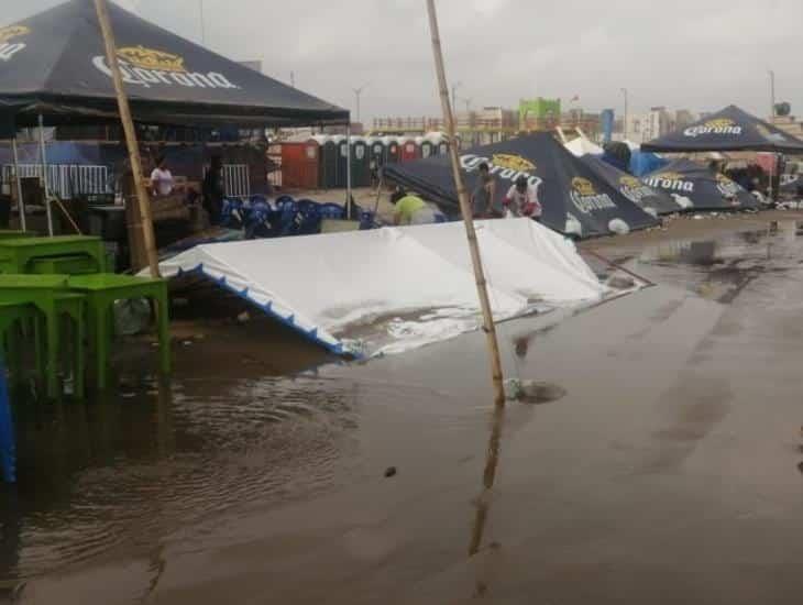 Frente Frío afecta comercios en playa del sur de Veracruz+Vídeo)