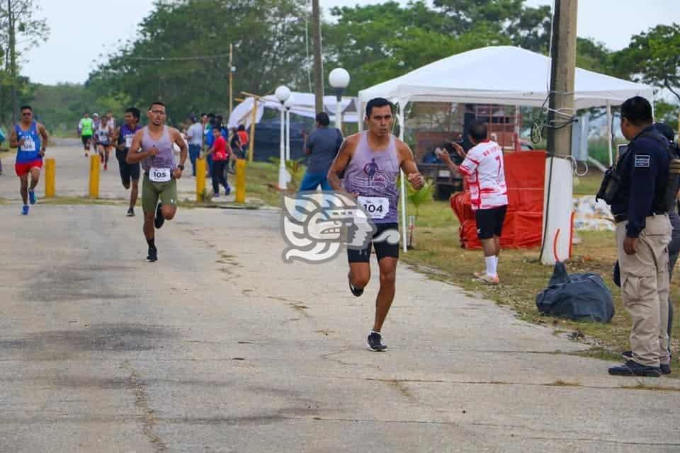 Más de cincuenta corredores participaron en carrera de 5 kilómetros