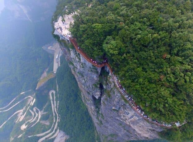 4 personas se suicidan en las montañas Tianmen en China