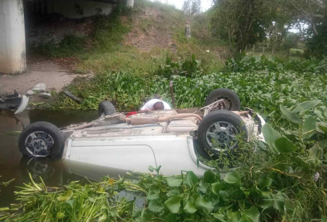 Vuelcan y caen de puente en La Piedra, Alvarado