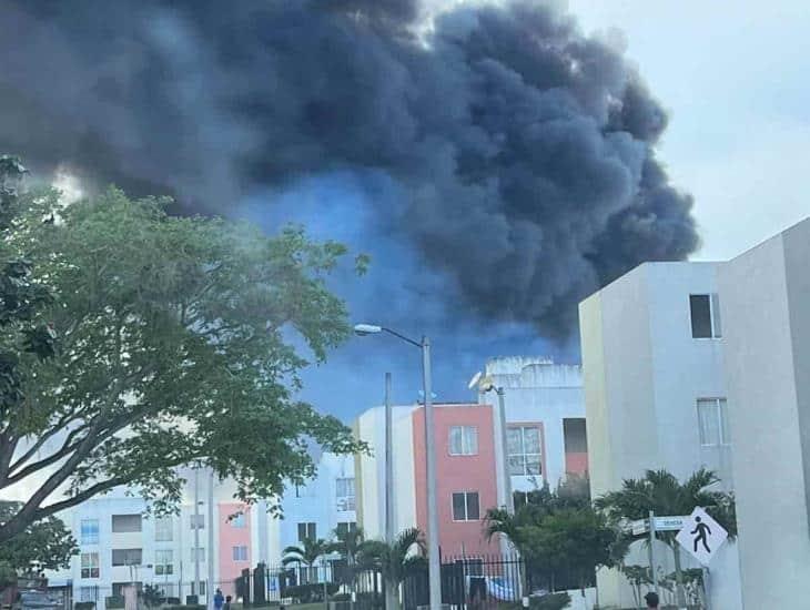 Arde fierro viejo en fraccionamiento de Veracruz (+Video)