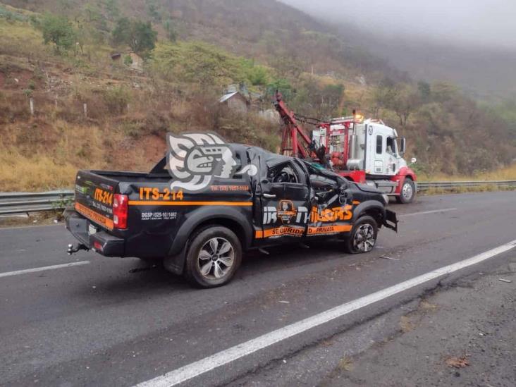 Vuelca camioneta de seguridad privada en la Puebla-Orizaba