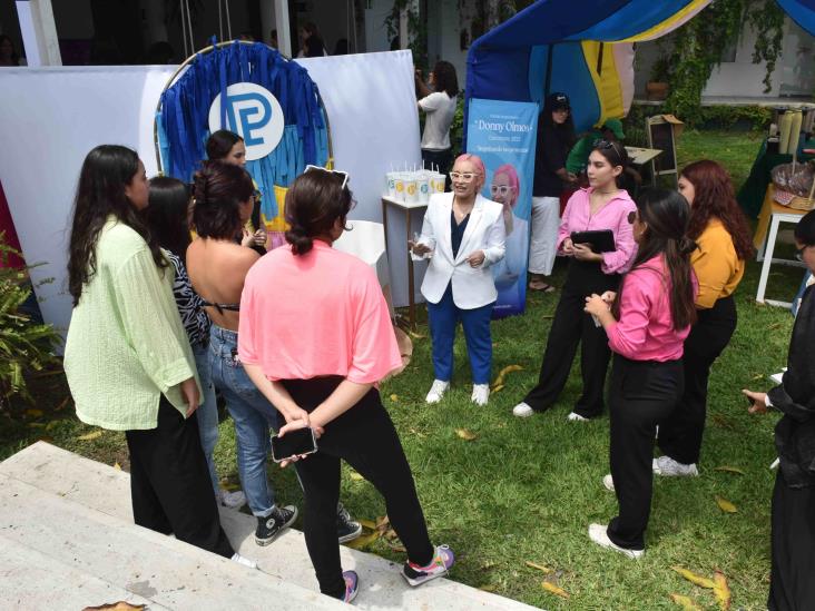 Realizan ejercicio de campañas políticas en escuela de diseño