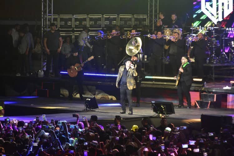 Coatzacoalcos, Gracias por apoyar la música; miles de personas cantan con Julión Álvarez  en la clausura de la Expo Feria(+Video)