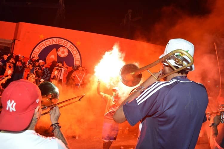 El Tibu no se olvida, aficionados celebran 80 años con banderazo (+Video)