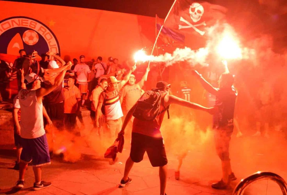 El Tibu no se olvida, aficionados celebran 80 años con banderazo (+Video)