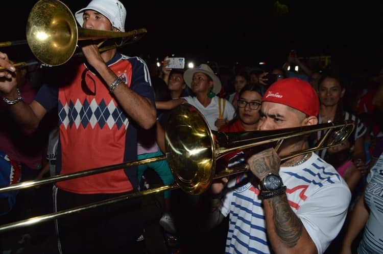 El Tibu no se olvida, aficionados celebran 80 años con banderazo (+Video)