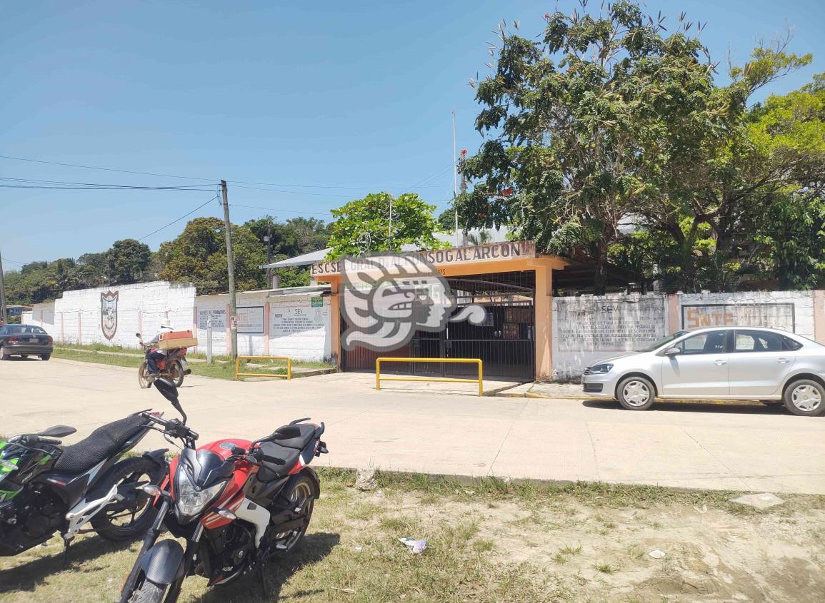 Atracan vivienda de tesorera de secundaria en Villa Cuichapa