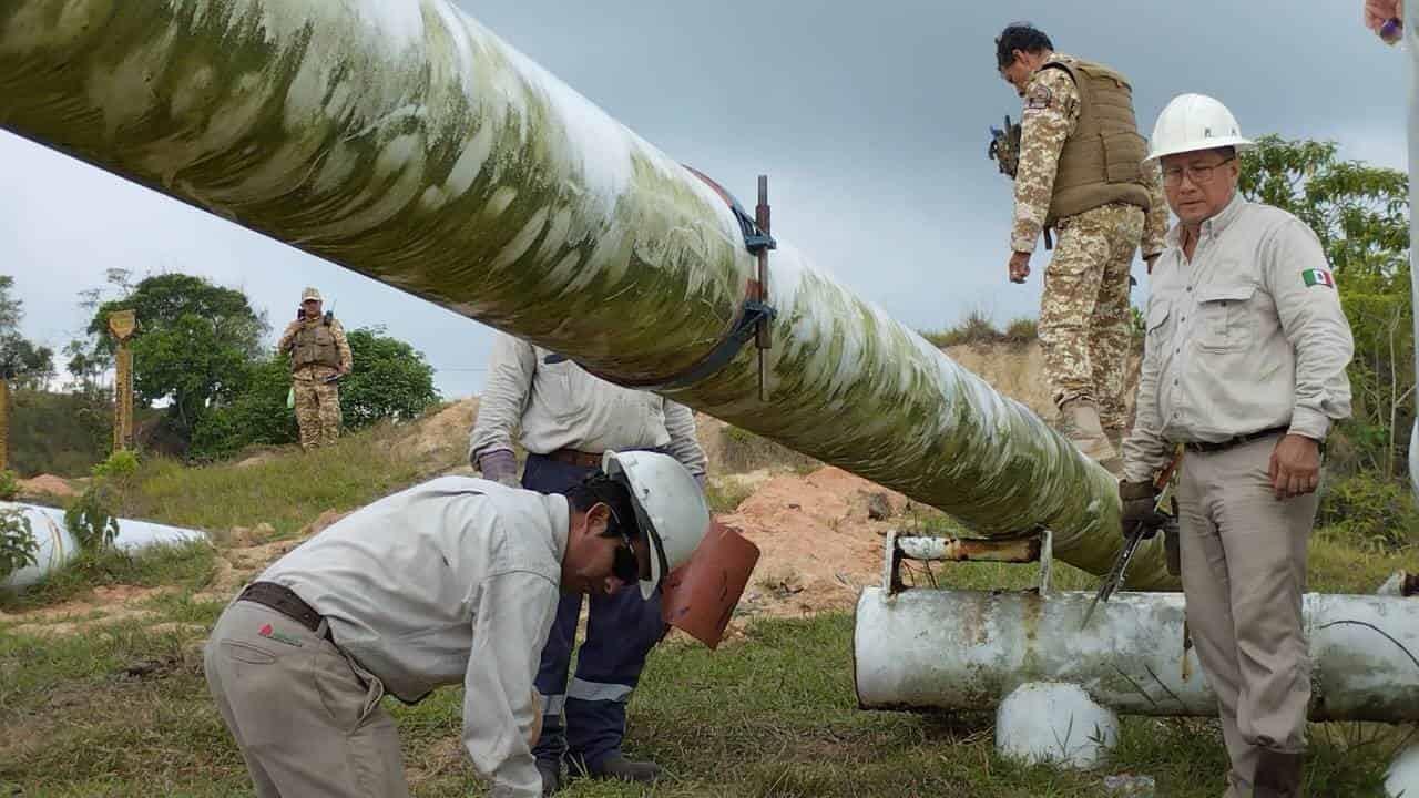 Chatarreros desmantelan infraestructura de Pemex en el sur de Veracruz