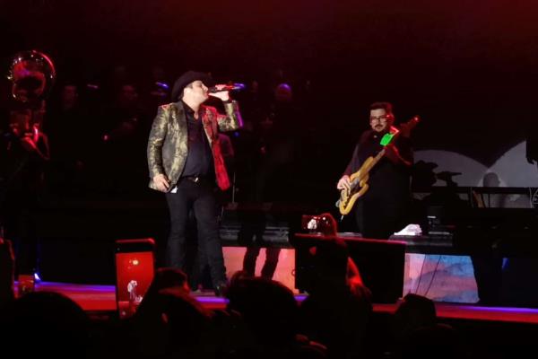 Coatzacoalcos, Gracias por apoyar la música; miles de personas cantan con Julión Álvarez  en la clausura de la Expo Feria(+Video)