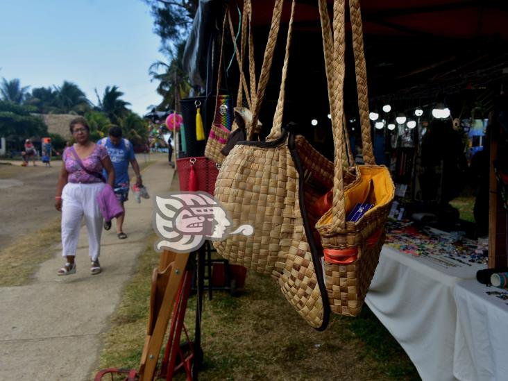 Artesanas de Cosoleacaque ofrecen sus productos en Jicacal (+Video)