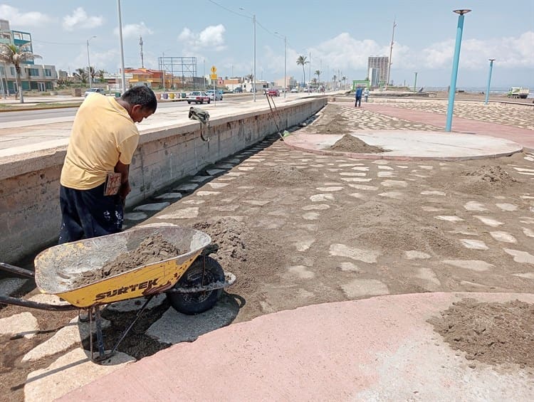 Continúan limpiando la zona costera de Coatzacoalcos