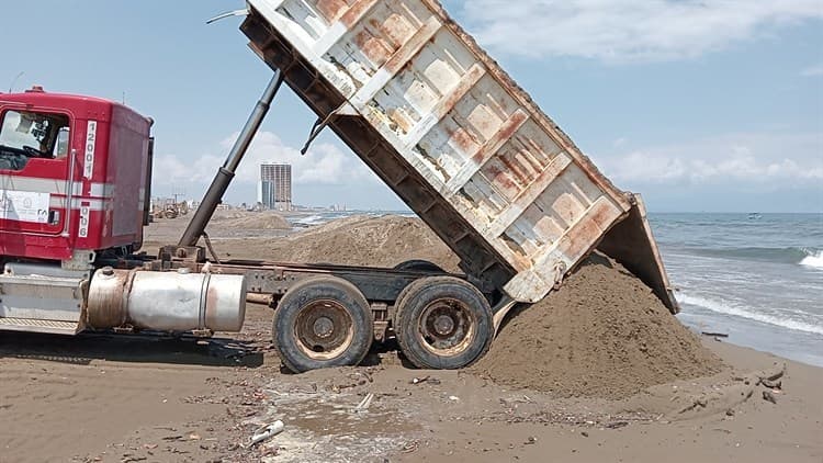 Continúan limpiando la zona costera de Coatzacoalcos