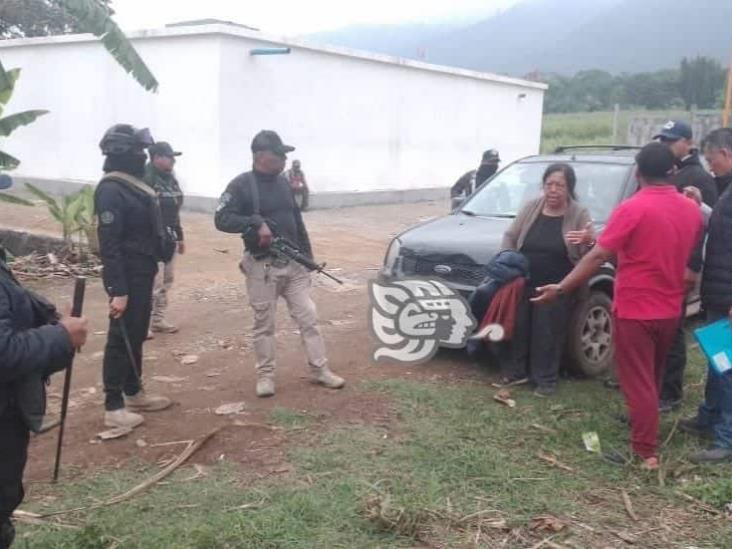 Se disputan cañal en Atzacan; amagan con levantar a policías