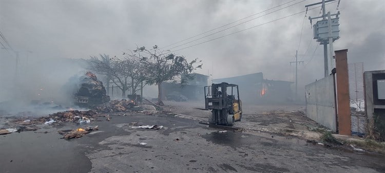 Incendio de recicladora generó nube tóxica que afecta la salud: PMA