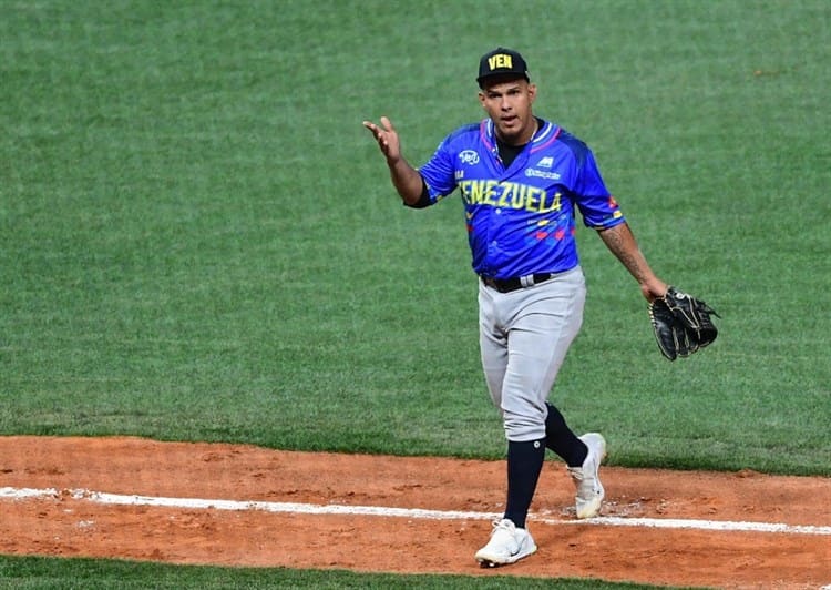 Llegan dos pitchers para El Águila